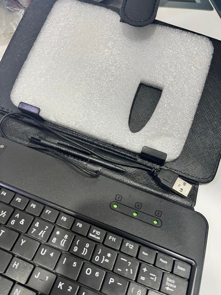 Siyah Taşınabilir Klavyeli Tablet Kılıfı - Görsel 4