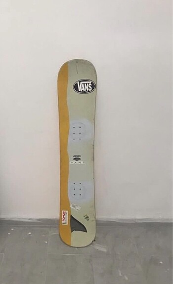 Snowboard tahtası 129 cm boyu var herhangi hasarı yoktur