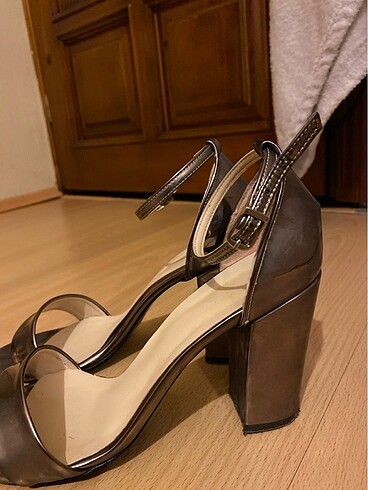 Bronz bant topuklu ayakkabı - Görsel 5