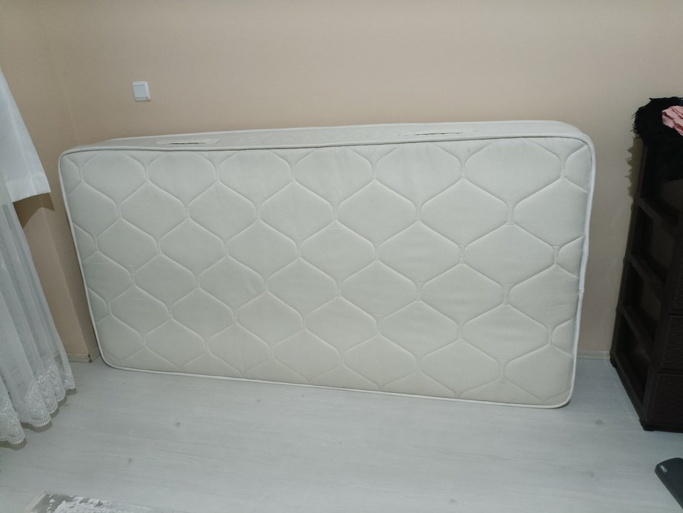 Gri Beyaz Yatak - Görsel 2