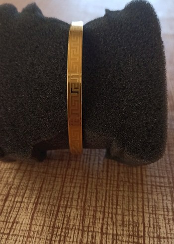 Minimalist Altın Renk Bilezik - Görsel 3