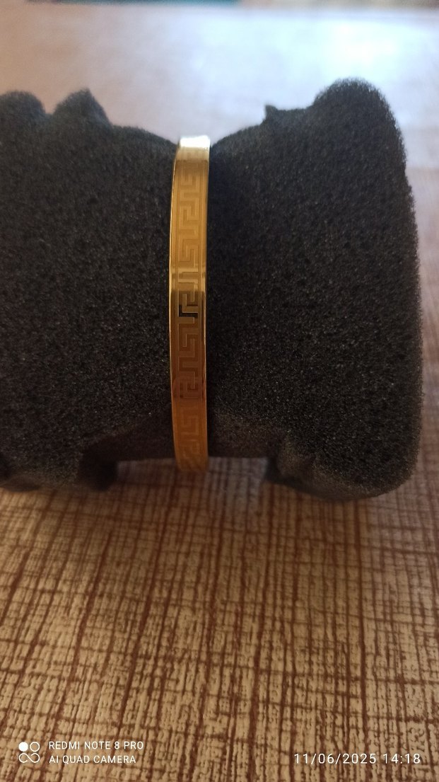 Minimalist Altın Renk Bilezik - Görsel 3