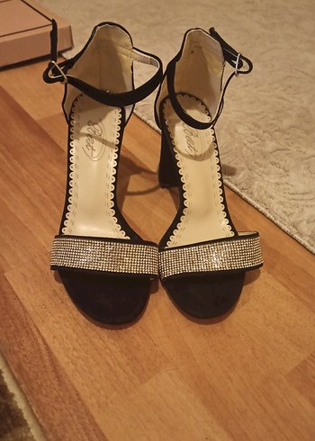 Diger Siyah Parlak Topuklu Kadın Ayakkabı - Görsel 4