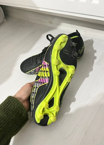 tek ebat Beden siyah Renk Siyah Zebra Desenli Futbol Ayakkabısı
