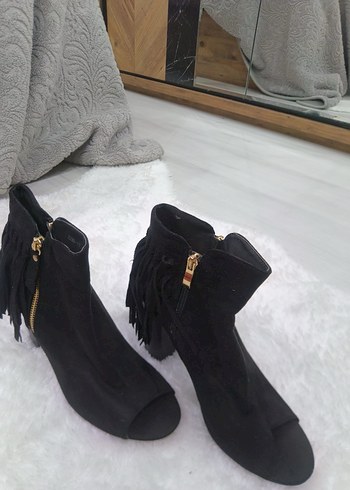 Siyah Süet Püsküllü Kadın Bot - Görsel 3