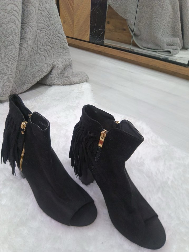 Siyah Süet Püsküllü Kadın Bot - Görsel 3