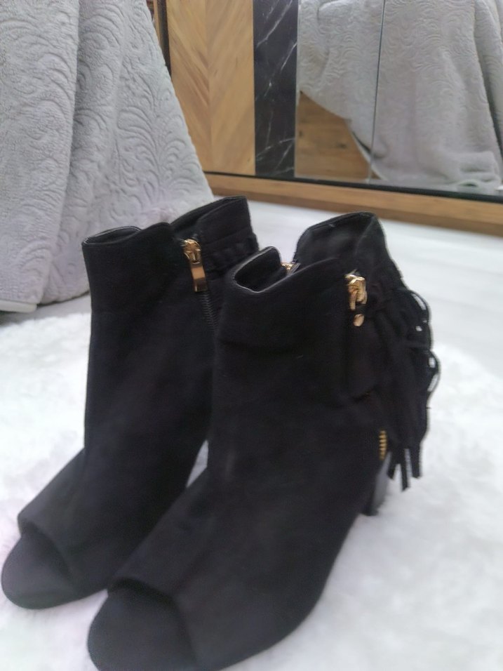 Siyah Süet Püsküllü Kadın Bot - Görsel 2