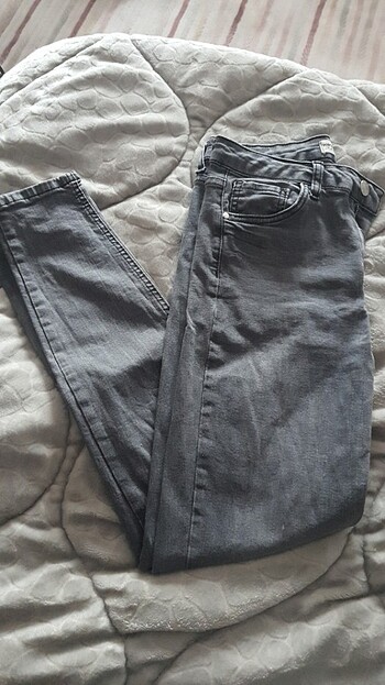 Gri Jean