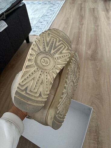 39 Beden Ugg krem