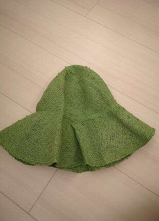 Yeşil hasır şapka