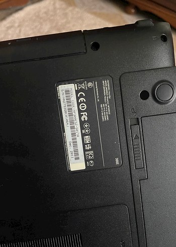 Gri Samsung Laptop - Görsel 3