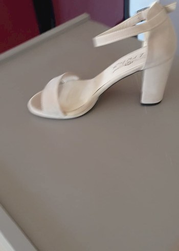 Bej Topuklu Kadın Abiye Ayakkabı