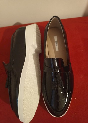 39 Beden Siyah Yılan Desenli Püsküllü Loafer