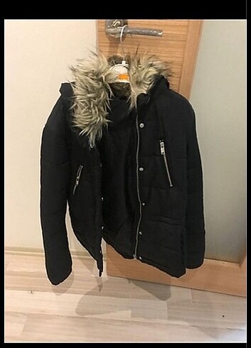 Yeni gibi duruyor mont