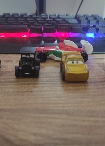 Disney Pixar Cars Mini Arabalar