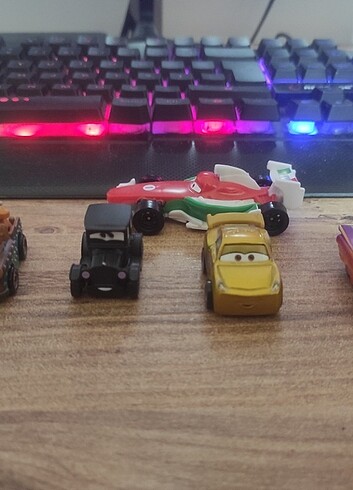  Disney Pixar Cars Mini Arabalar