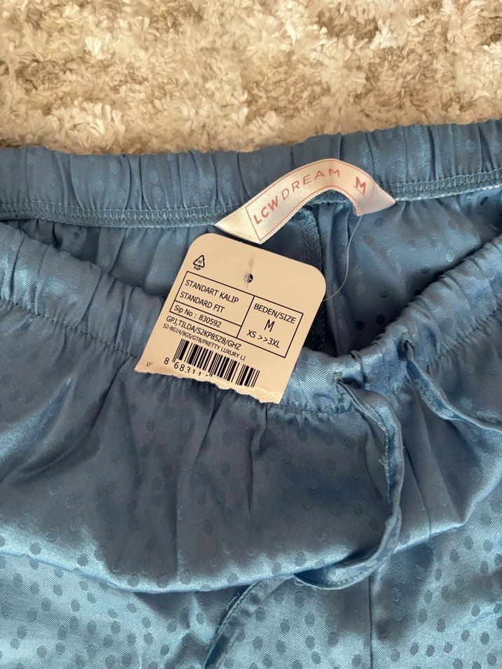 Dantel Detaylı Kadın Şort - Görsel 3