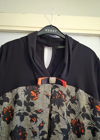 V Yaka robadan diz boyu Uzun Desenli Kadın Elbise - Görsel 2