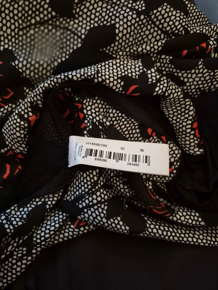 V Yaka robadan diz boyu Uzun Desenli Kadın Elbise - Görsel 4