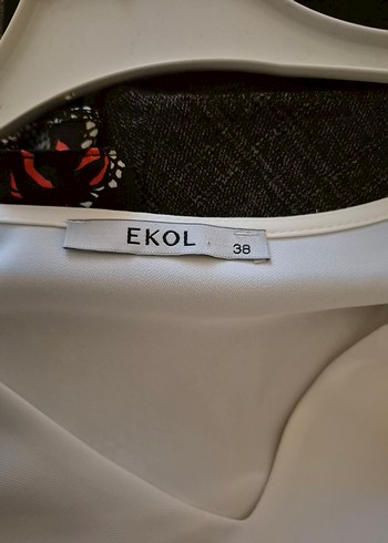 Krem V Yaka Düğmeli Kadın Gömlek - Görsel 3