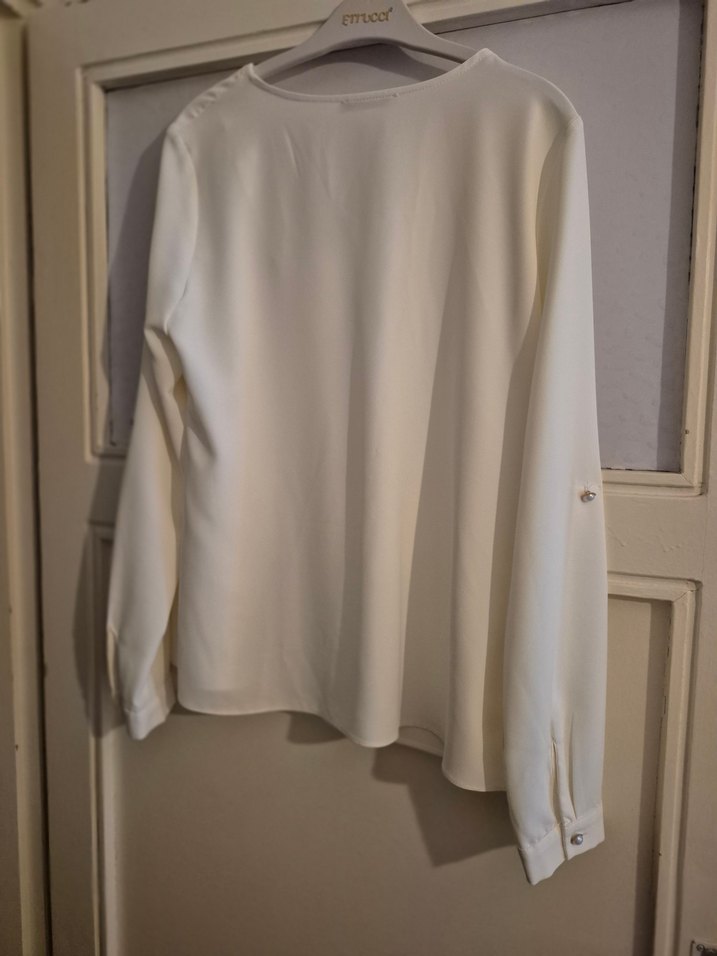 Krem V Yaka Düğmeli Kadın Gömlek - Görsel 2