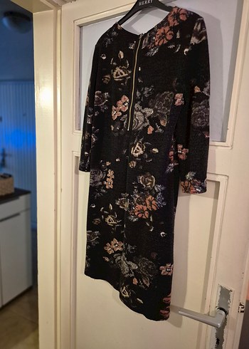 Siyah iri çiçek Desenli Uzun Triko kumaş Elbise - Görsel 3