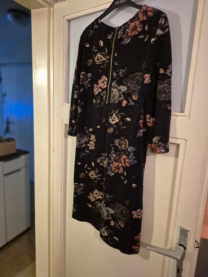 Siyah iri çiçek Desenli Uzun Triko kumaş Elbise - Görsel 3