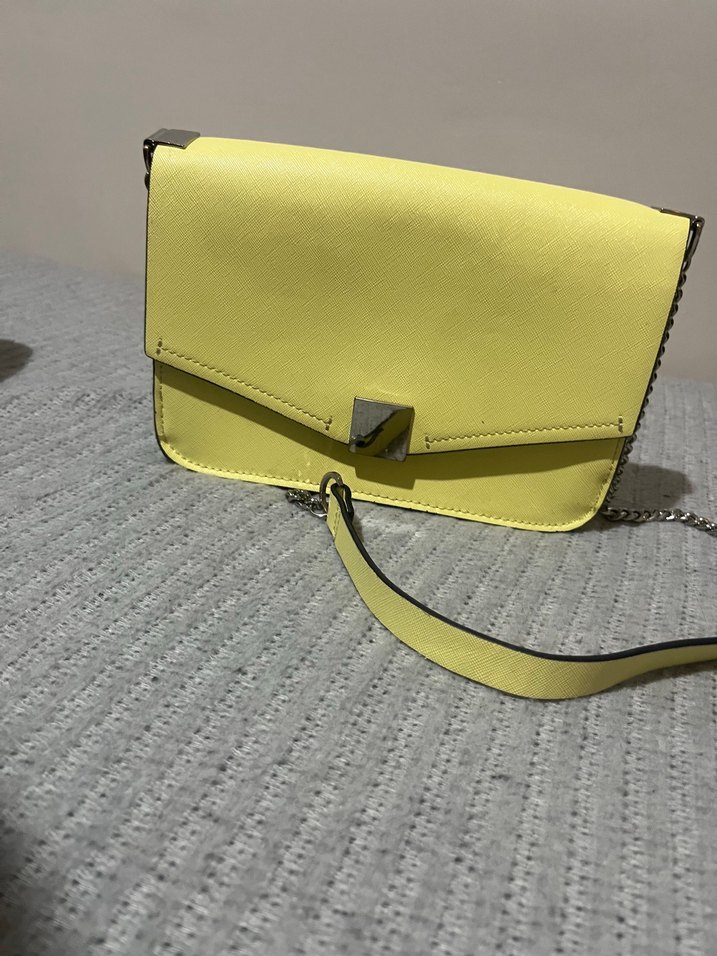 Sarı Zincir Detaylı Kadın Deri Çanta - Görsel 2