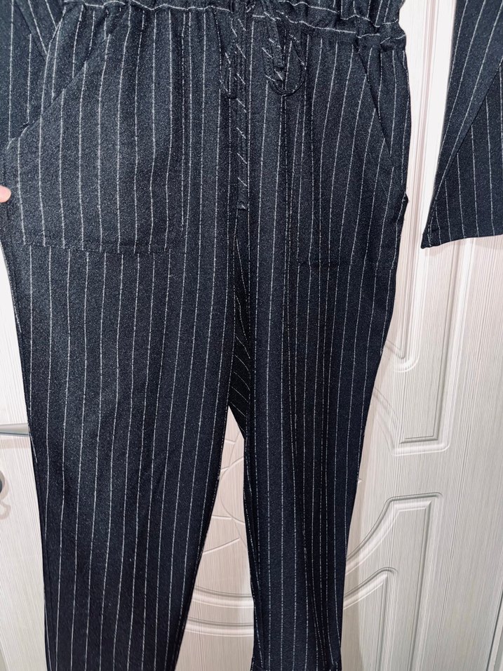 Düğmeli Gri Çizgili Kadın Tulum - Görsel 2