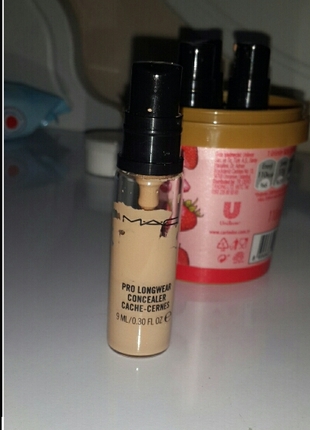 Mac Pro longwear concealer nc20
