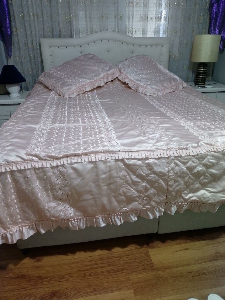 Nakışlı Yavruağzı Yatak Örtüsü - Görsel 4