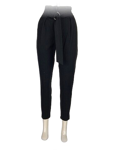 Bershka Kumaş Pantolon %70 İndirimli.