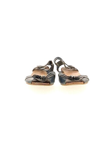 37 Beden Pull and Bear Sandalet %70 İndirimli.