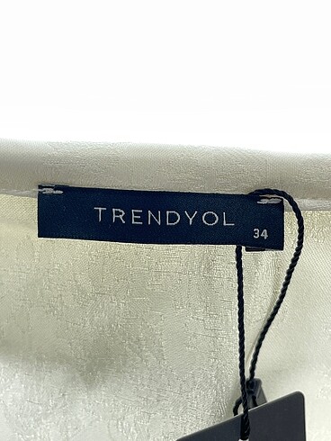 34 Beden çeşitli Renk Trendyol & Milla Gömlek %70 İndirimli.
