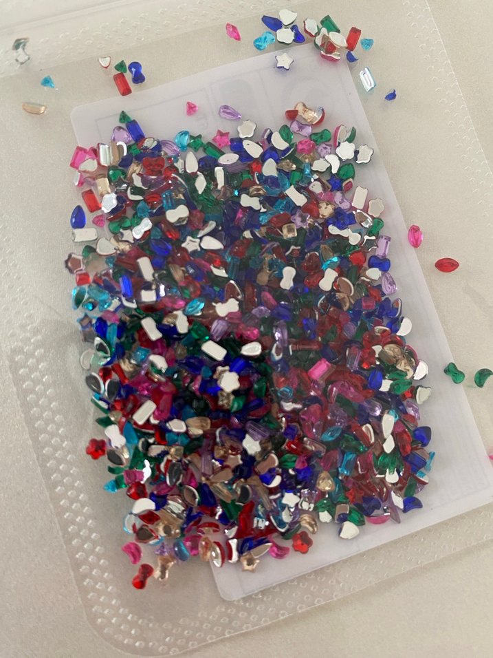 Renkli minik taşlar  Tırnak Süslemeleri - Görsel 3