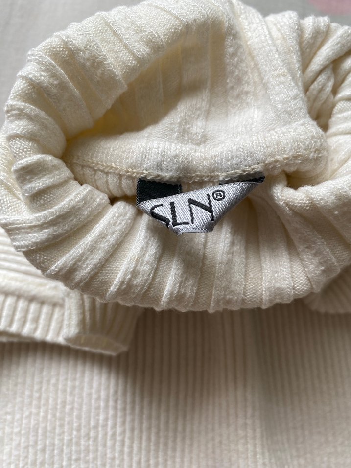 Beyaz Boğazlı Kolsuz Triko body - Görsel 4