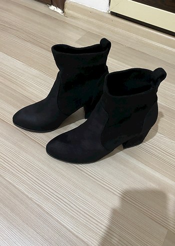 Siyah Süet Topuklu Bot - Görsel 3