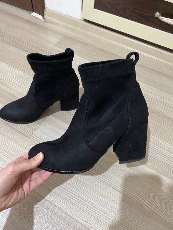 Siyah Süet Topuklu Bot - Görsel 2