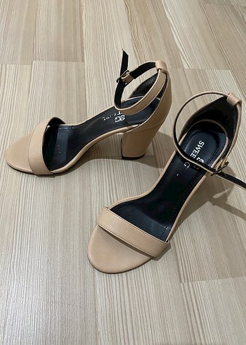 Bej topuklu ayakkabı - Görsel 3