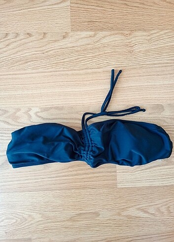 Siyah bikini üstü