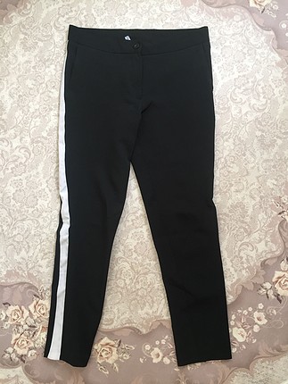 Diğer Yanları beyaz şeritli pantolon