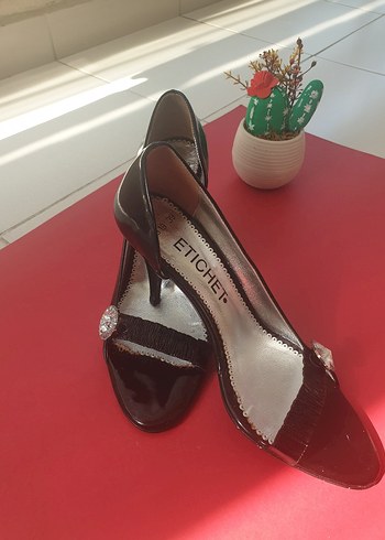 ETICHET Siyah Parlak Tokalı Stiletto Topuklu Kadın Ayakkabı