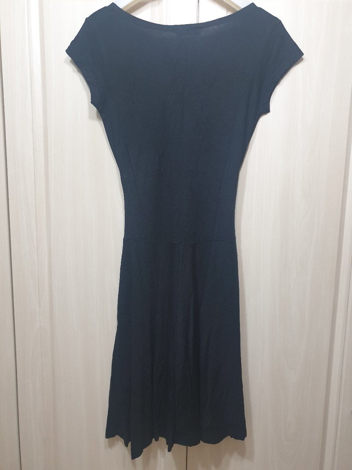 Siyah V Yaka Kemerli Midi Penye Elbise - Görsel 2