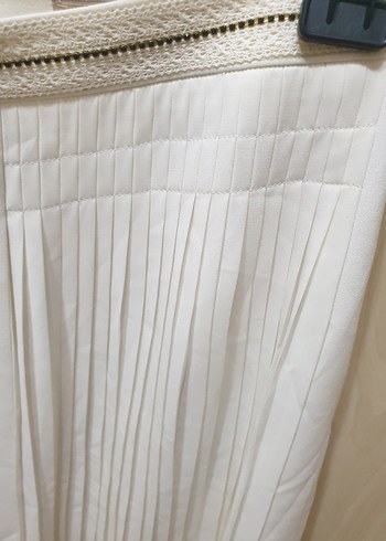 Ekru/Beyaz Pilili Midi Etek - Görsel 3