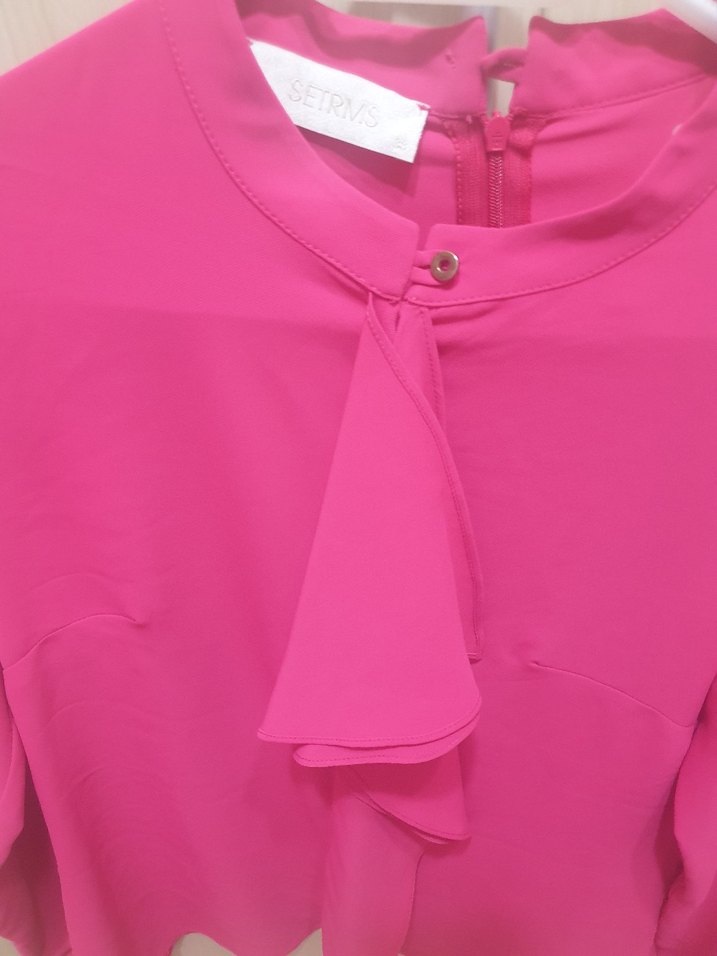 Pembe Fırfırlı Uzun Kollu Saten Bluz - Görsel 3