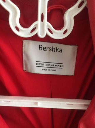 xs Beden Bershka kırmızı ceket