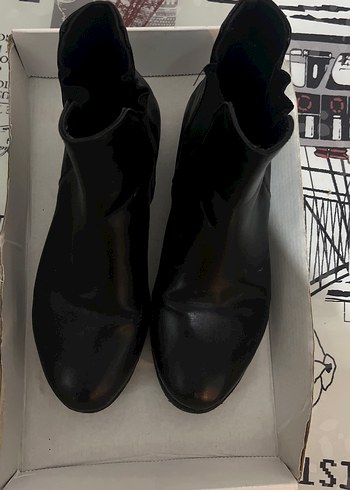 39 Beden Siyah Rugan Tokalı Stiletto Topuklu Kadın Bot