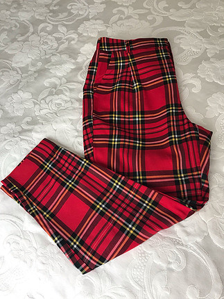 Stradivarius Ekose kırmızı pantolon