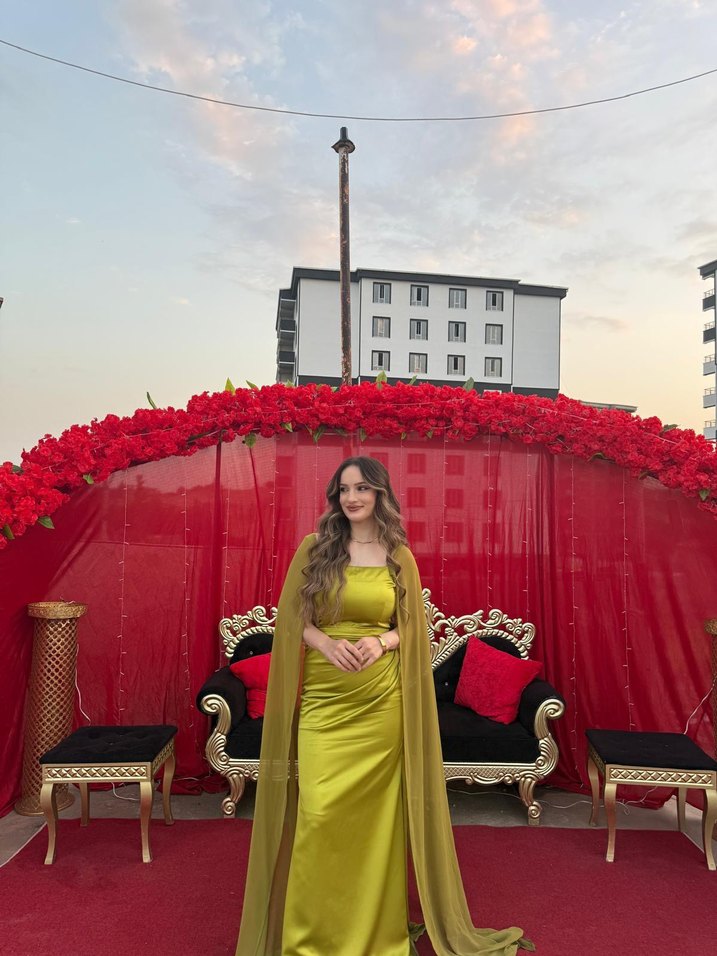 Uzun Kollu Drapeli Gold Abiye Elbise - Görsel 3