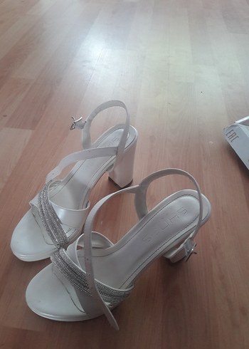 Beyaz Tokalı Kadın Topuklu Abiye Ayakkabı - Görsel 8